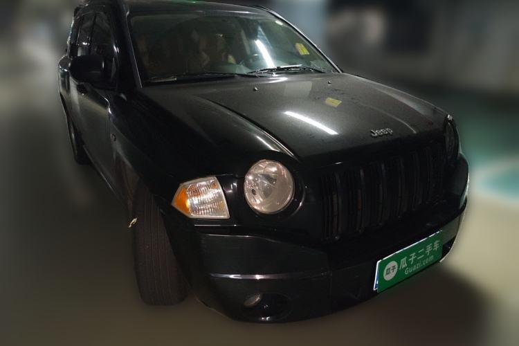 Used Jeep Compass 2007 2.4L four-wheel drive sport version Front Right 45 Deg