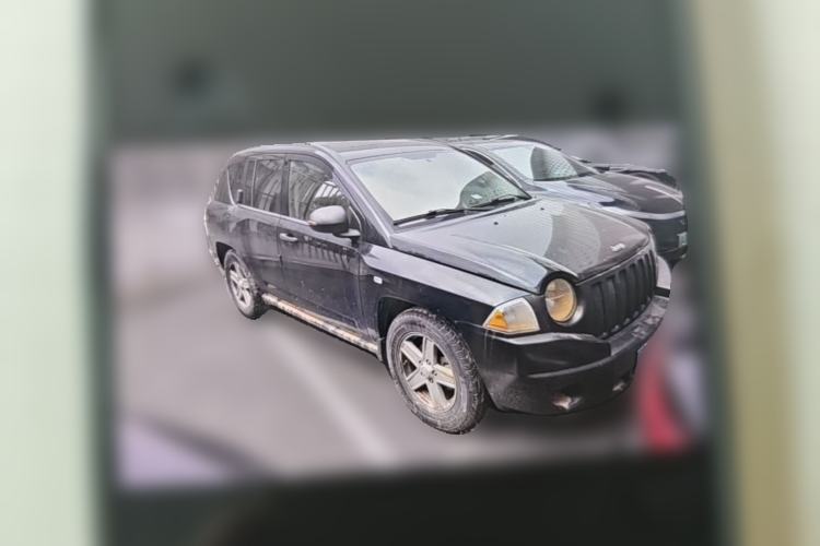 Used Jeep Compass 2007 2.4L four-wheel drive sport version Front Right 45 Deg