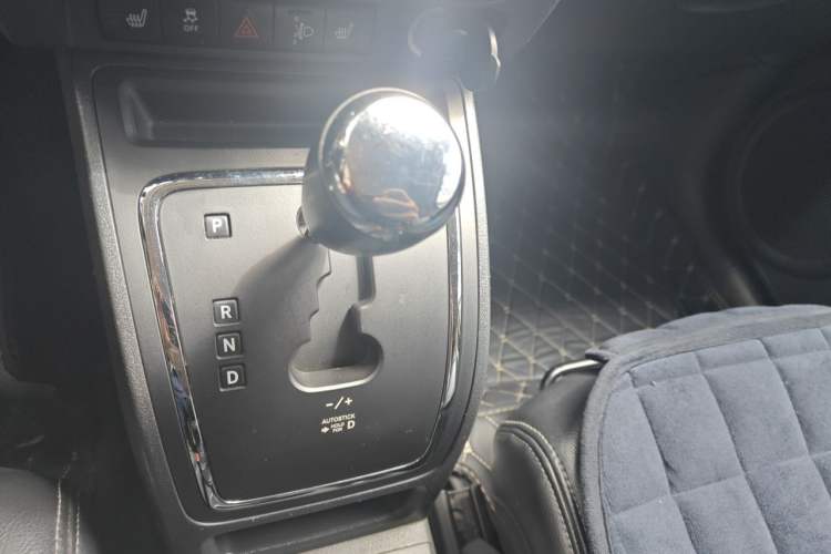 Used Jeep Compass 2007 2.4L four-wheel drive sport version Gear Lever