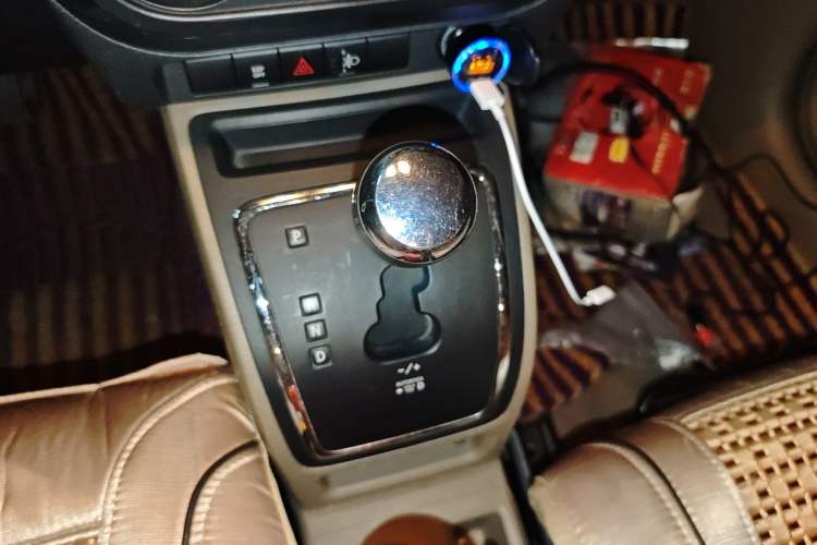 Used Jeep Compass 2007 2.4L four-wheel drive sport version Gear Lever