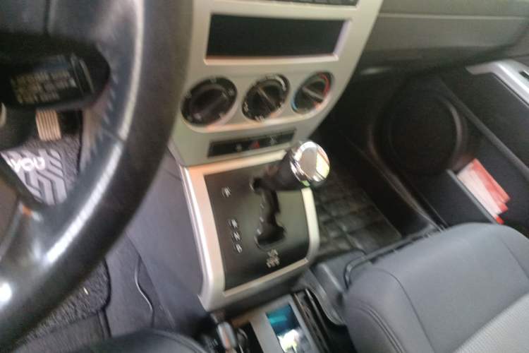 Used Jeep Compass 2007 2.4L four-wheel drive sport version Gear Lever