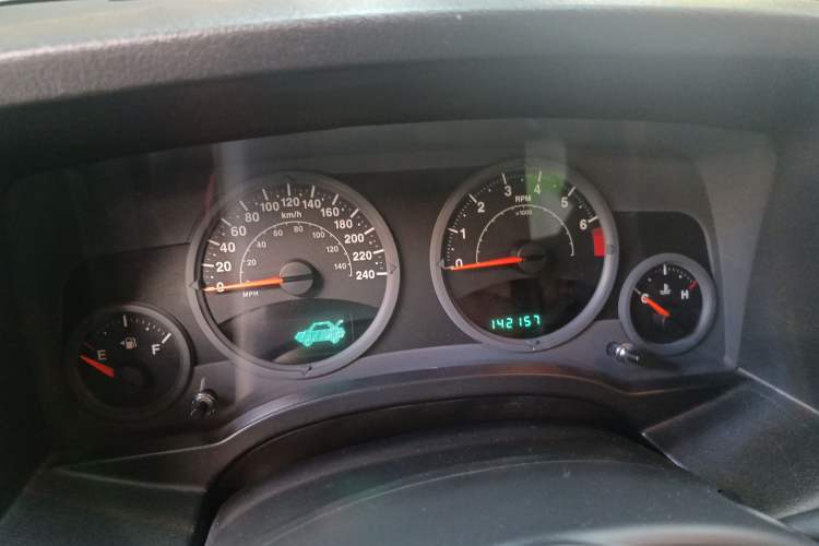 Used Jeep Compass 2007 2.4L four-wheel drive sport version Instrument Cluster