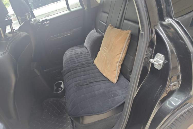 Used Jeep Compass 2007 2.4L four-wheel drive sport version Left Rear Seat
