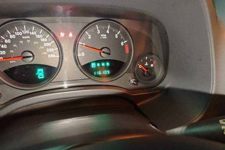 Used Jeep Compass 2007 2.4L four-wheel drive sport version Odometer Close Up