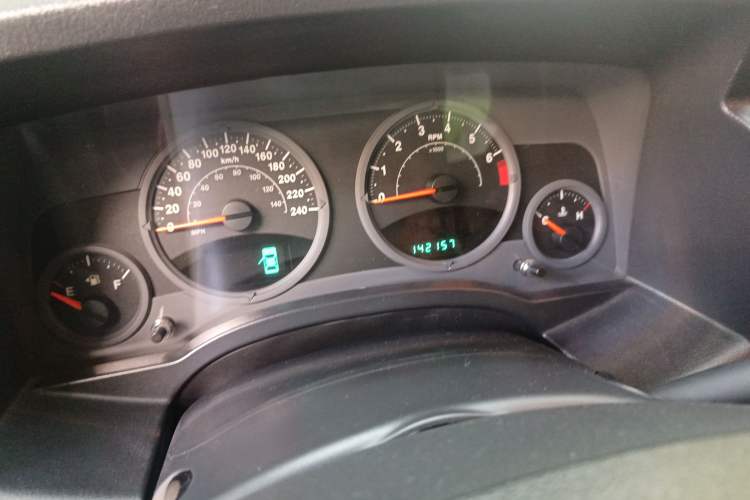 Used Jeep Compass 2007 2.4L four-wheel drive sport version Odometer Close Up