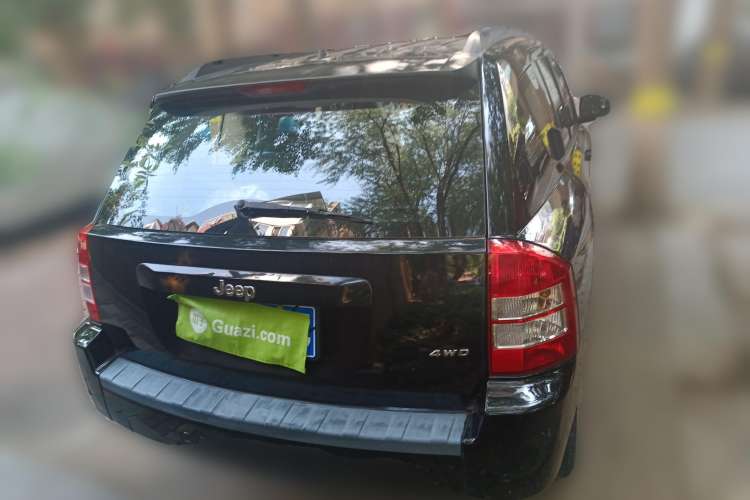 Used Jeep Compass 2007 2.4L four-wheel drive sport version Rear