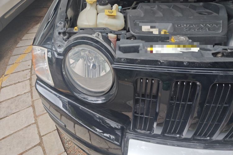 Used Jeep Compass 2007 2.4L four-wheel drive sport version Right Front Headlight