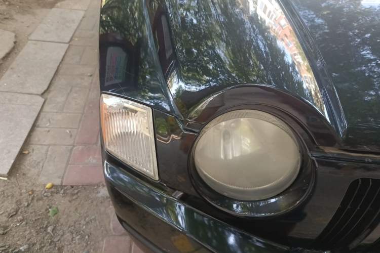 Used Jeep Compass 2007 2.4L four-wheel drive sport version Right Front Headlight