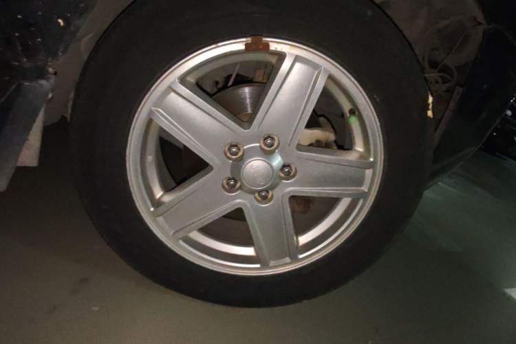 Used Jeep Compass 2007 2.4L four-wheel drive sport version Right Front Wheel Hub