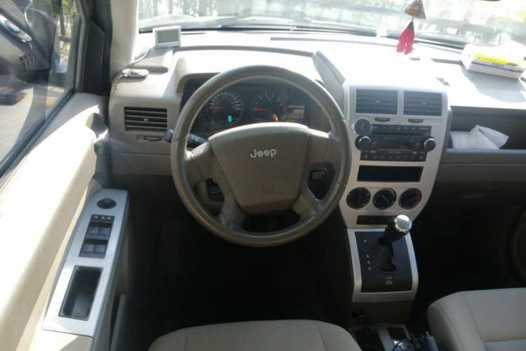 Used Jeep Compass 2007 2.4L four-wheel drive sport version Steering Wheel