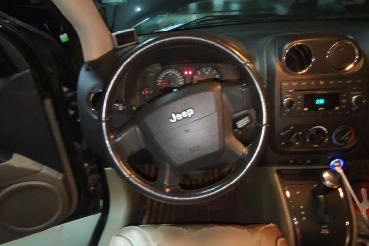 Used Jeep Compass 2007 2.4L four-wheel drive sport version Steering Wheel