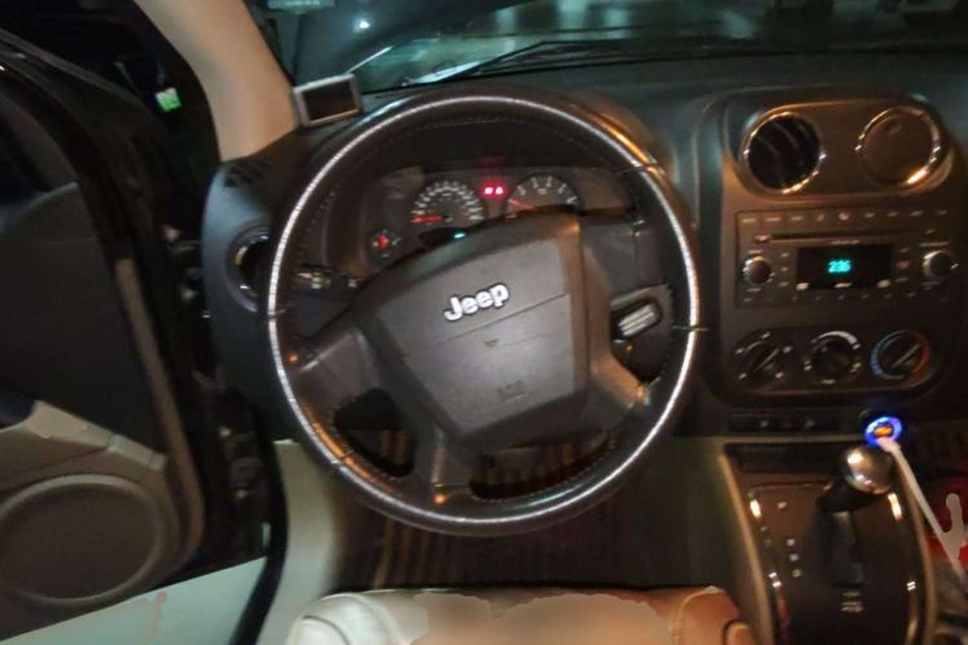Used Jeep Compass 2007 2.4L four-wheel drive sport version Steering Wheel