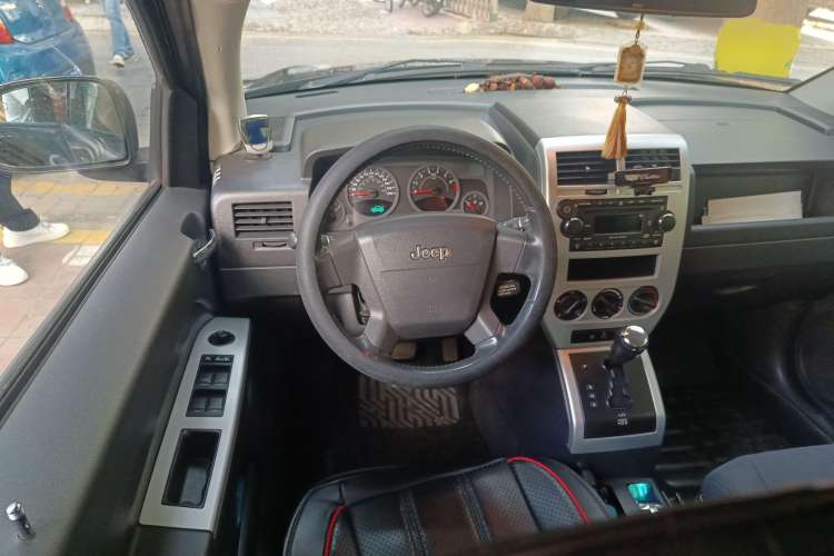 Used Jeep Compass 2007 2.4L four-wheel drive sport version Steering Wheel