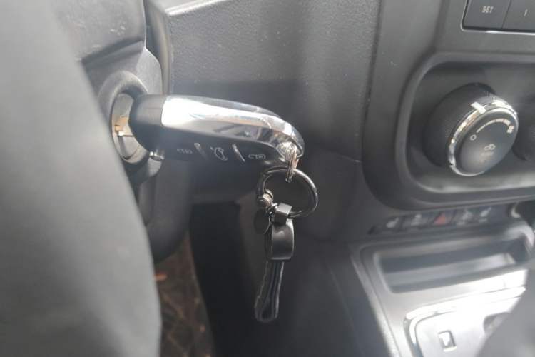 Used Jeep Compass 2007 2.4L four-wheel drive sport version Vehicle Key