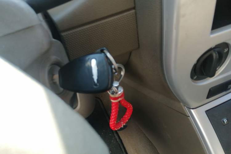 Used Jeep Compass 2007 2.4L four-wheel drive sport version Vehicle Key