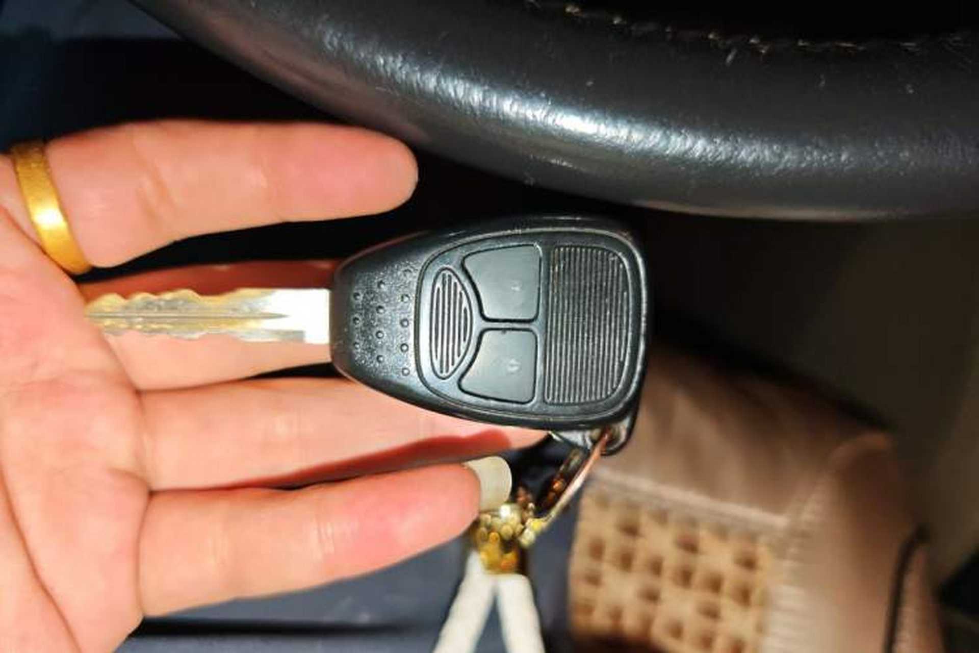 Used Jeep Compass 2007 2.4L four-wheel drive sport version Vehicle Key