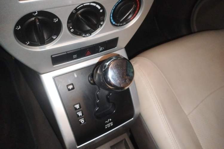Used Jeep Compass 2007 2.4L four-wheel drive sport version Gear Lever