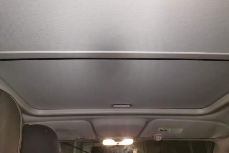Used Jeep Compass 2007 2.4L four-wheel drive sport version Headliner