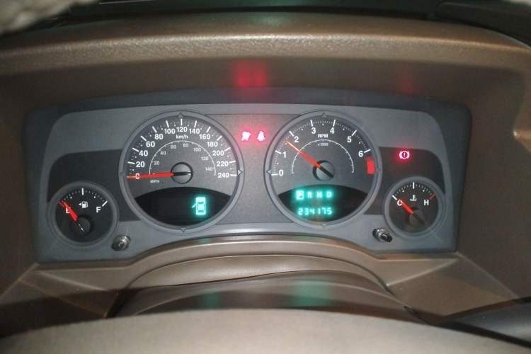 Used Jeep Compass 2007 2.4L four-wheel drive sport version Instrument Cluster