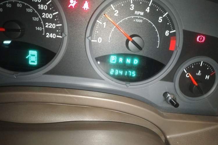 Used Jeep Compass 2007 2.4L four-wheel drive sport version Odometer Close Up