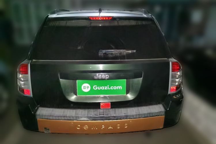 Used Jeep Compass 2007 2.4L four-wheel drive sport version Rear