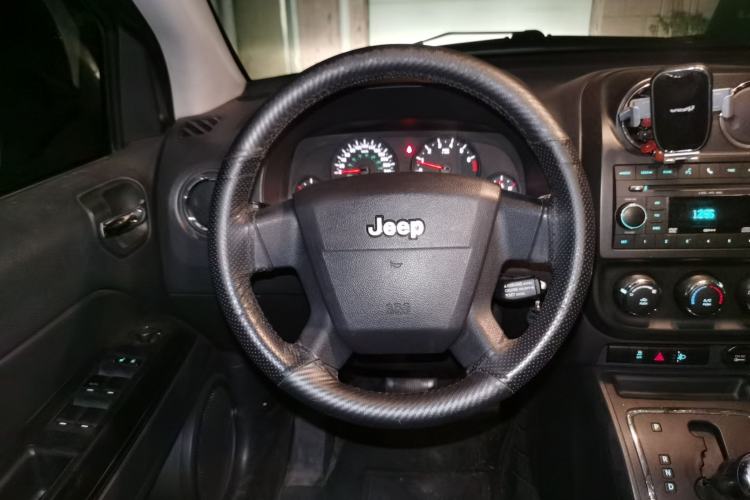 Used Jeep Compass 2007 2.4L four-wheel drive sport version Steering Wheel