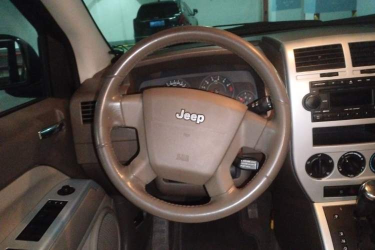 Used Jeep Compass 2007 2.4L four-wheel drive sport version Steering Wheel