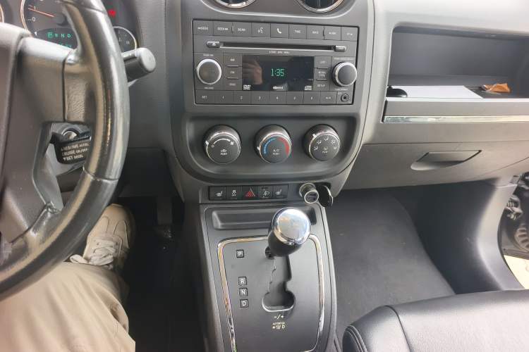 Used Jeep Compass 2010 2.4L Four-Wheel Drive World Cup Special Edition Audio And AC Panel