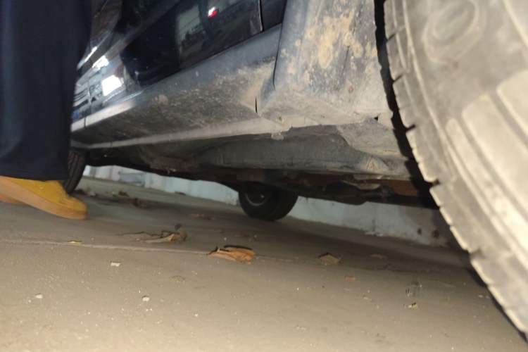 Used Jeep Compass 2010 2.4L four-wheel drive sport version Chassis Front Right