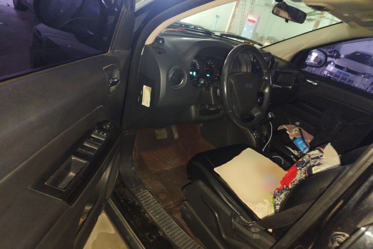 Used Jeep Compass 2010 2.4L four-wheel drive sport version Driver Seat