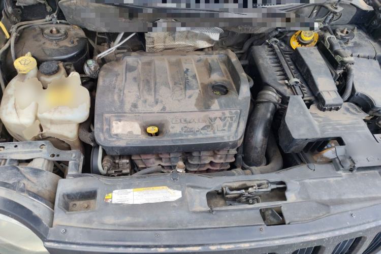 Used Jeep Compass 2010 2.4L four-wheel drive sport version Engine Bay