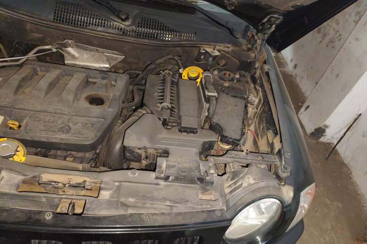 Used Jeep Compass 2010 2.4L four-wheel drive sport version Engine Bay Left