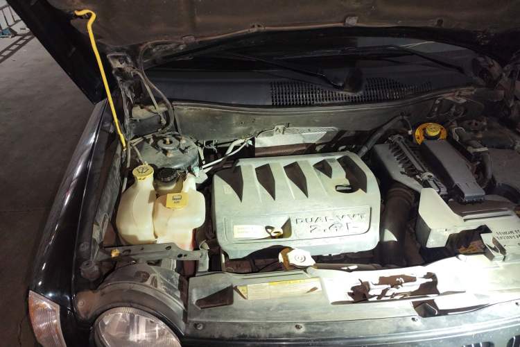 Used Jeep Compass 2010 2.4L four-wheel drive sport version Engine Bay Right