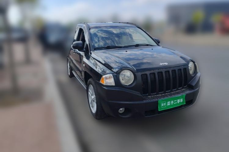 Used Jeep Compass 2010 2.4L four-wheel drive sport version Front Right 45 Deg