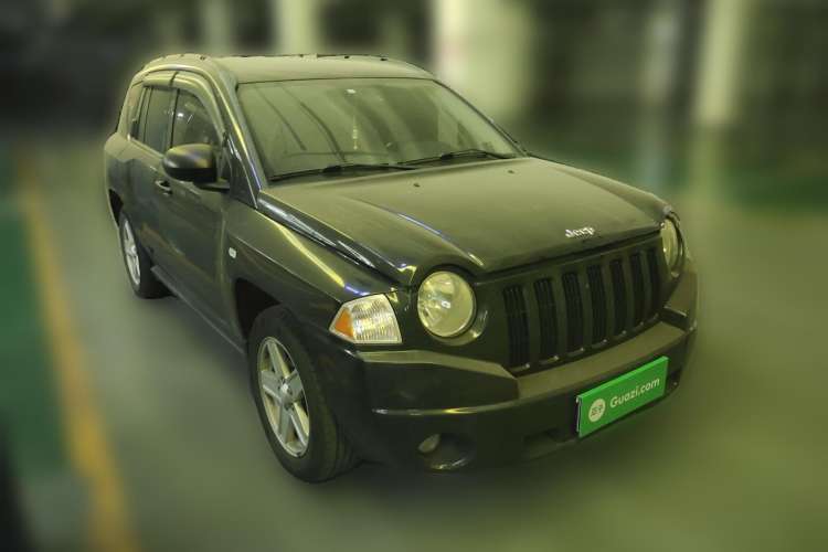 Used Jeep Compass 2010 2.4L four-wheel drive sport version Front Right 45 Deg