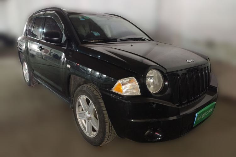 Used Jeep Compass 2010 2.4L four-wheel drive sport version Front Right 45 Deg