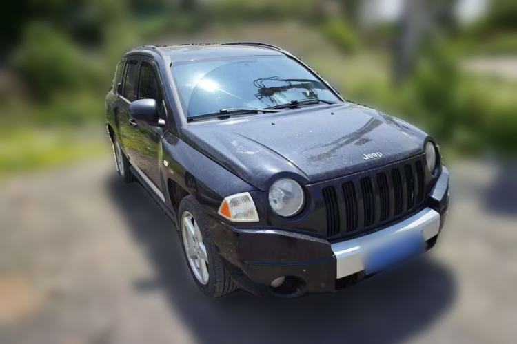 Used Jeep Compass 2010 2.4L Four-Wheel Drive Limited Edition Front Right 45 Deg