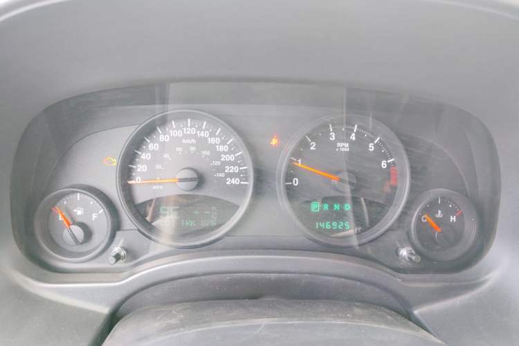 Used Jeep Compass 2010 2.4L four-wheel drive sport version Instrument Cluster