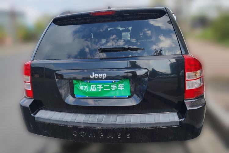 Used Jeep Compass 2010 2.4L four-wheel drive sport version Rear