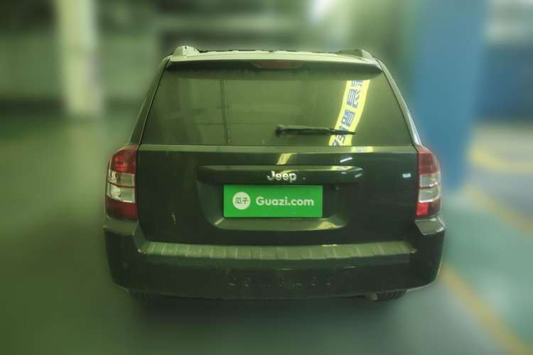 Used Jeep Compass 2010 2.4L four-wheel drive sport version Rear