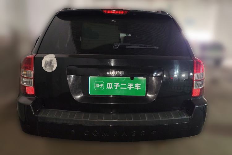 Used Jeep Compass 2010 2.4L four-wheel drive sport version Rear