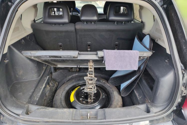 Used Jeep Compass 2010 2.4L four-wheel drive sport version Trunk