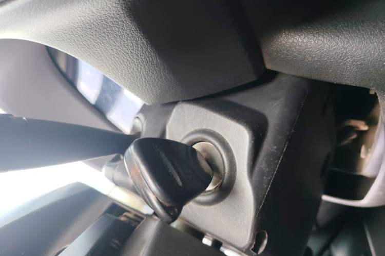 Used Jeep Compass 2010 2.4L four-wheel drive sport version Vehicle Key