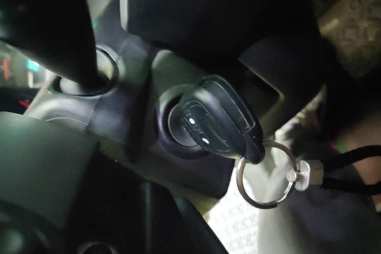 Used Jeep Compass 2010 2.4L four-wheel drive sport version Vehicle Key