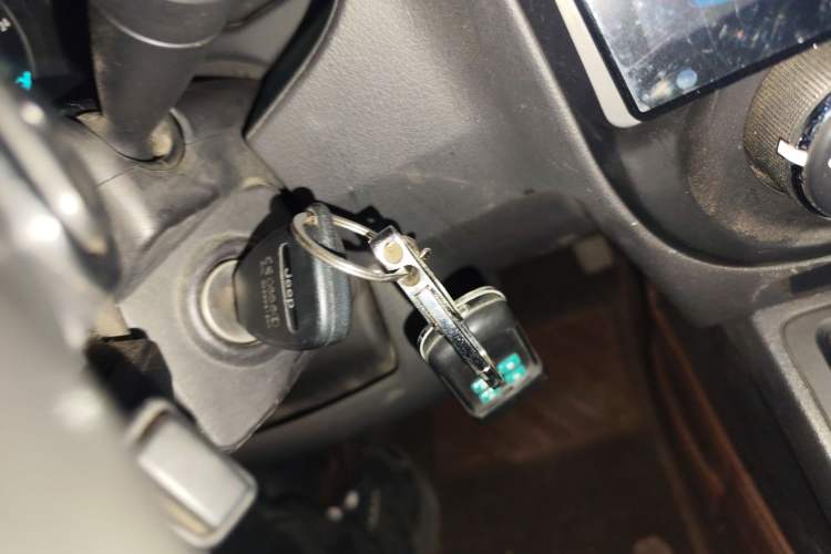 Used Jeep Compass 2010 2.4L four-wheel drive sport version Vehicle Key