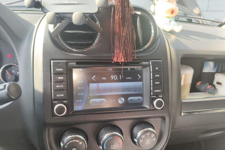 Used Jeep Compass 2010 2.4L Four-Wheel Drive World Cup Special Edition Audio And AC Panel