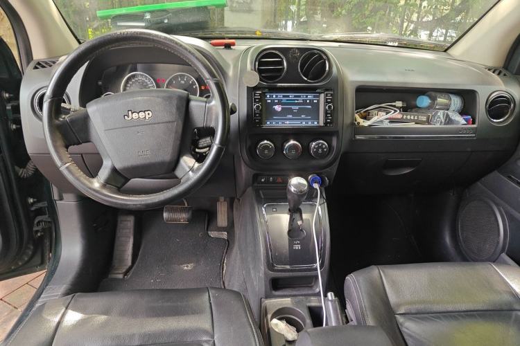 Used Jeep Compass 2010 2.4L Four-Wheel Drive Limited Edition Center Console