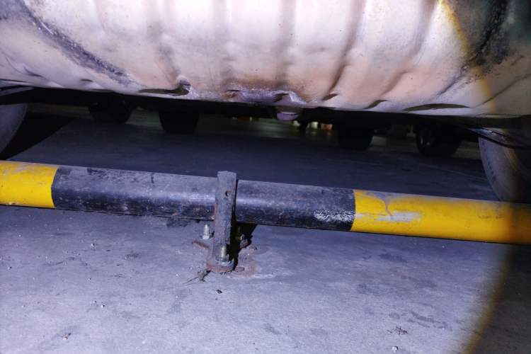 Used Jeep Compass 2010 2.4L four-wheel drive sport version Chassis Front