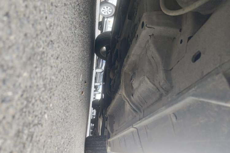 Used Jeep Compass 2010 2.4L four-wheel drive sport version Chassis Rear Right