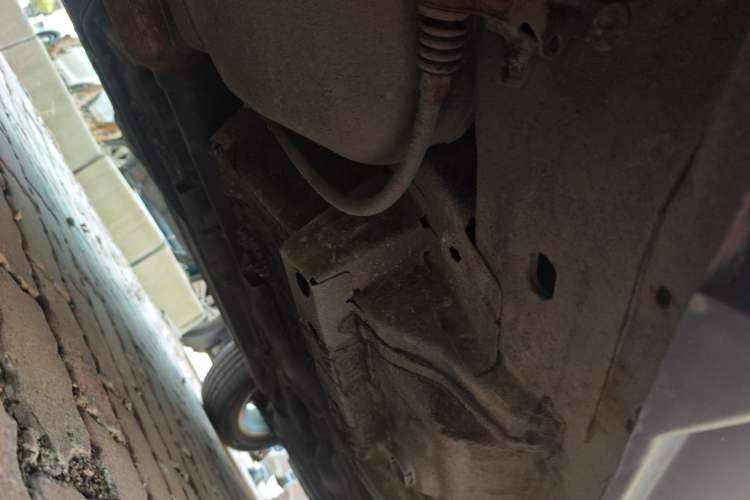Used Jeep Compass 2010 2.4L four-wheel drive sport version Chassis Rear Right